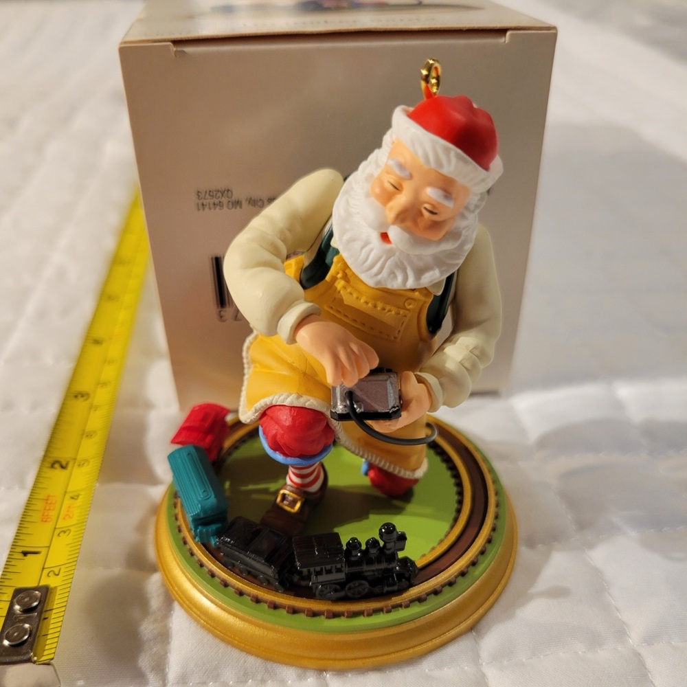Vintage‎ Hallmark Keepsake Toymaker Santa Christmas Ornament Festive Holiday Fun